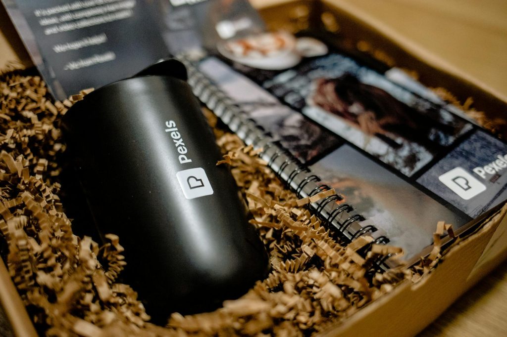 Elegant gift box featuring a branded mug and notebook, ideal for corporate events.