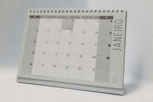 Minimalist desk calendar displaying the month of January with clean design.