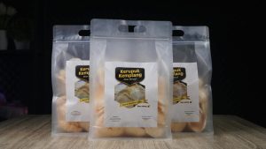 Clear packaging of Kerupuk Kemplang, showcasing crispy Indonesian prawn crackers.
