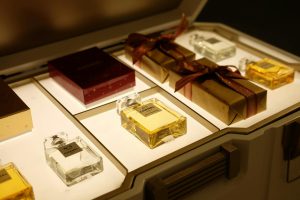 Luxurious gift box featuring exquisite perfume bottles and wrapped presents, elegantly displayed.